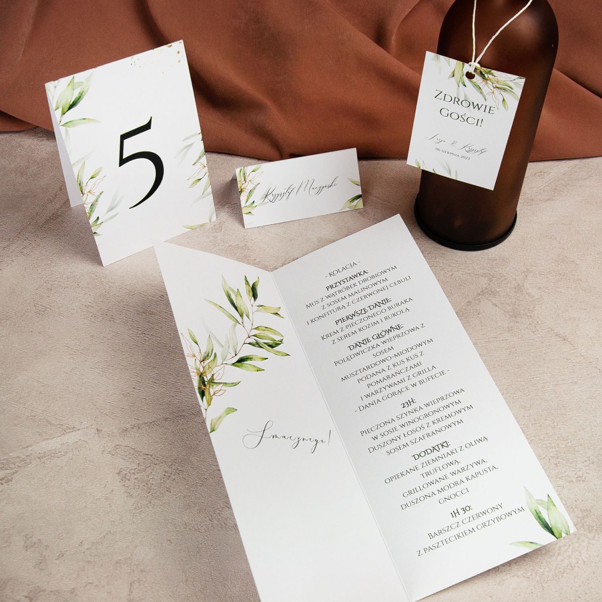 Numery stołów weselnych z delikatnymi zielonymi i złotymi listkami wolnostojące - Green Peace
